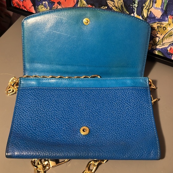 CHANEL Blue Leather wallet bag with Gold Chain Strap - Picture 3 of 8